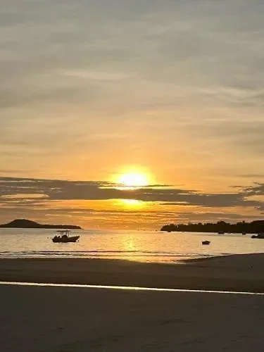Diamond Plaza Beachfront * Victoria